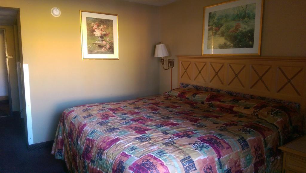 Days Inn & Suites By Wyndham Caseyville Quarto foto