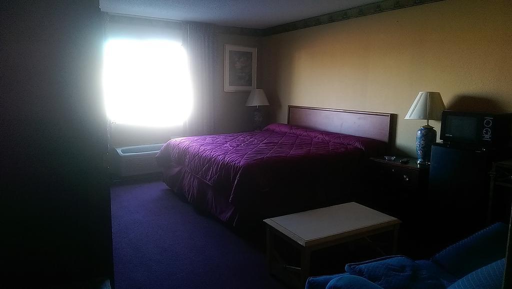 Days Inn & Suites By Wyndham Caseyville Quarto foto