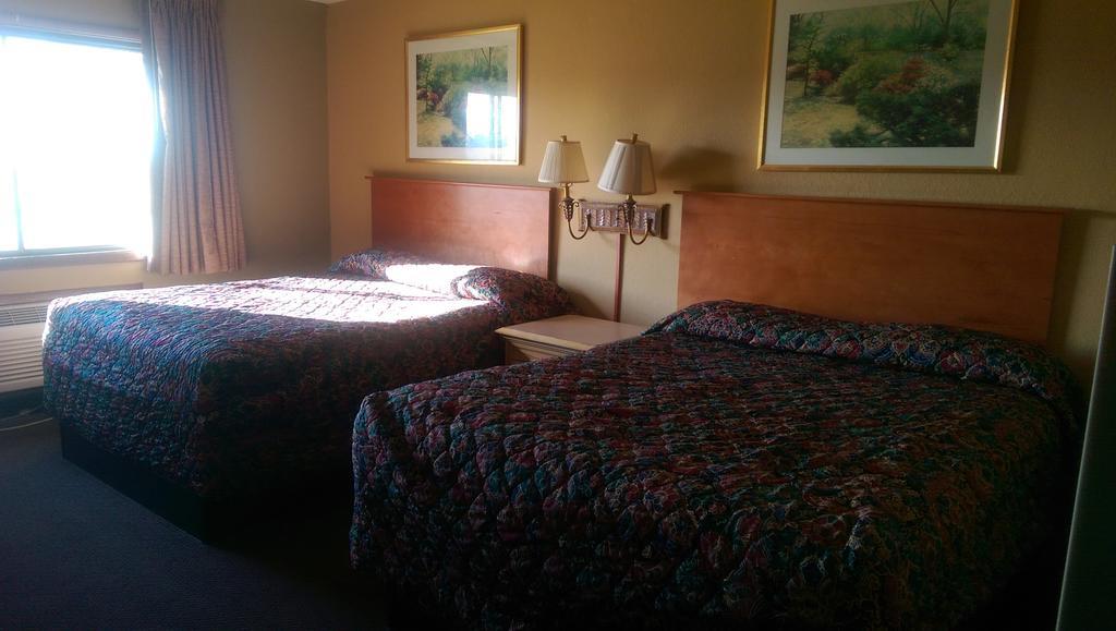 Days Inn & Suites By Wyndham Caseyville Quarto foto
